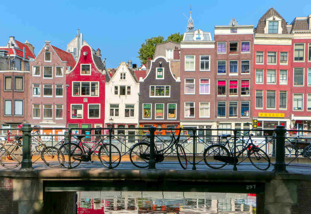 Amsterdam-bridge-bicycles-homes-1-curated Amsterdam