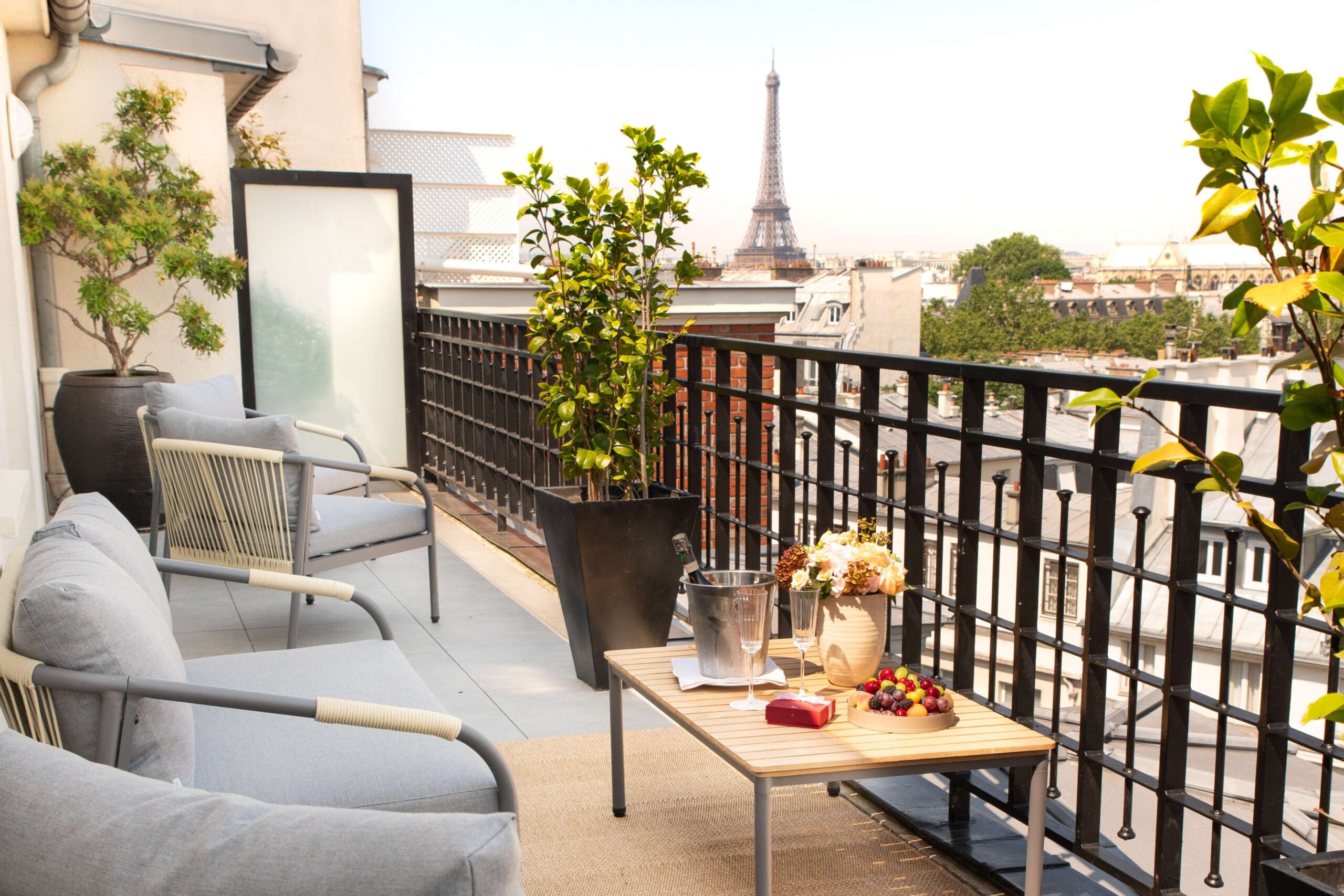 Paris-Hotel-Eiffel Tower-1-curated Paris